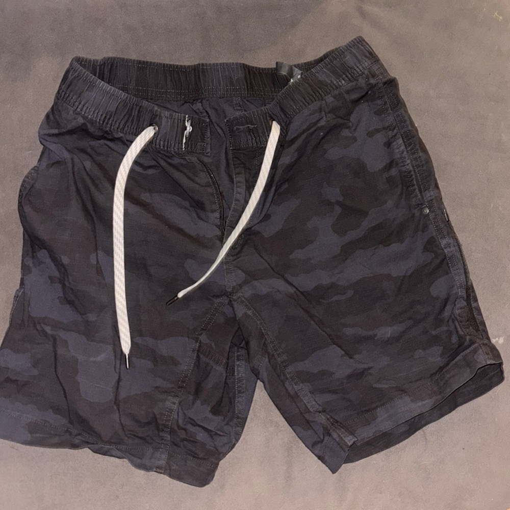 Vuori Ripstop Shorts. Mens Large Camo